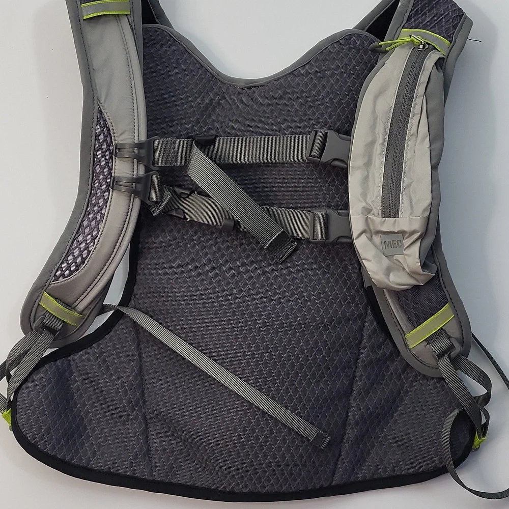 MEC Hydration Backpack - Picture 2 of 6